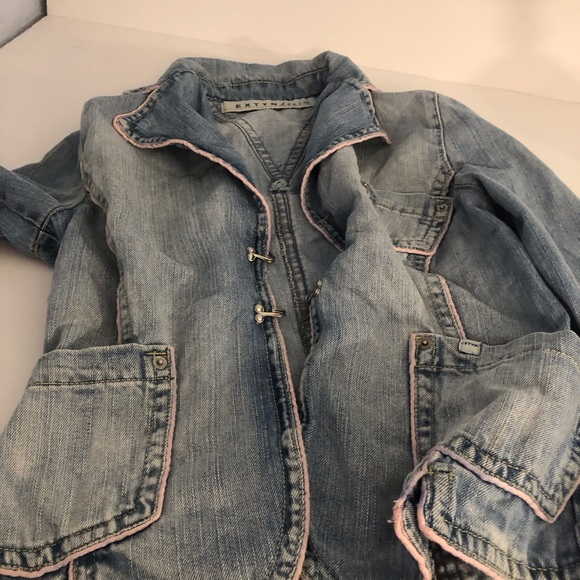 Women’s XS/S Denim Jacket Pink Detail Front Pockets 100% Cotton Semi Distressed - Picture 3 of 12